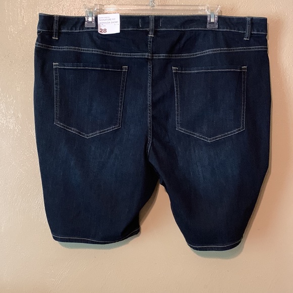 Lane Bryant size 28 Signature Bermuda distressed stretchy shorts - Picture 2 of 4